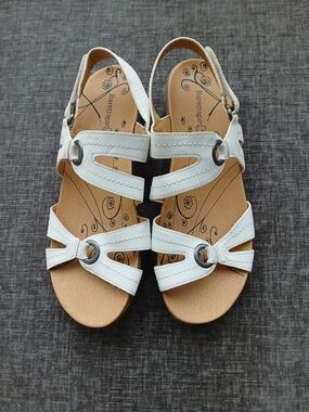 •BARE TRAPS• "JOLLITY" Strappy White Sandal